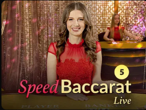 卡塞米罗晒家人在老特拉福德合影：享受每个时刻